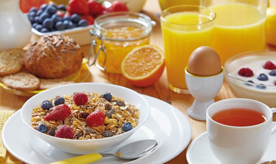 Легкий или плотный: какой завтрак лучше